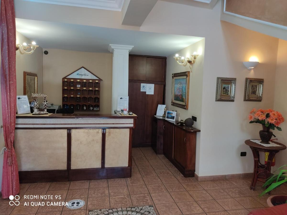 Hotel La Calabrese Isola Di Capo Rizzuto Екстер'єр фото