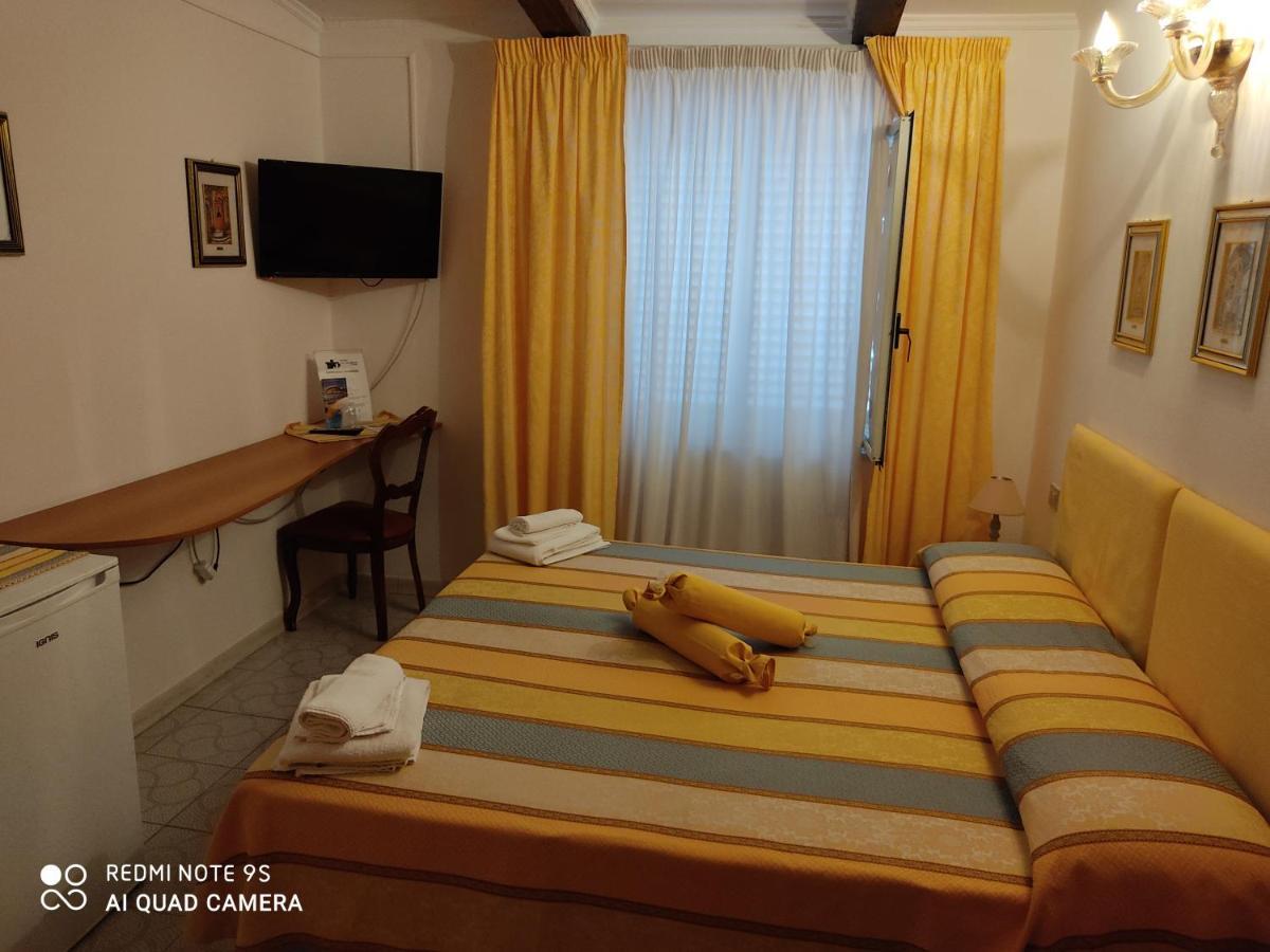 Hotel La Calabrese Isola Di Capo Rizzuto Екстер'єр фото