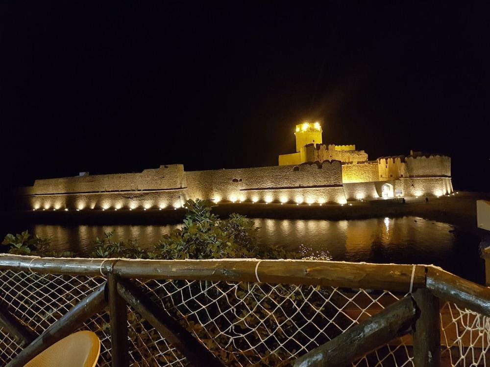 Hotel La Calabrese Isola Di Capo Rizzuto Екстер'єр фото