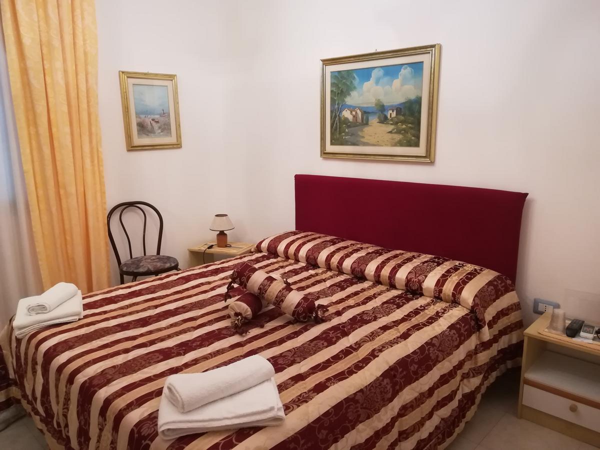 Hotel La Calabrese Isola Di Capo Rizzuto Екстер'єр фото