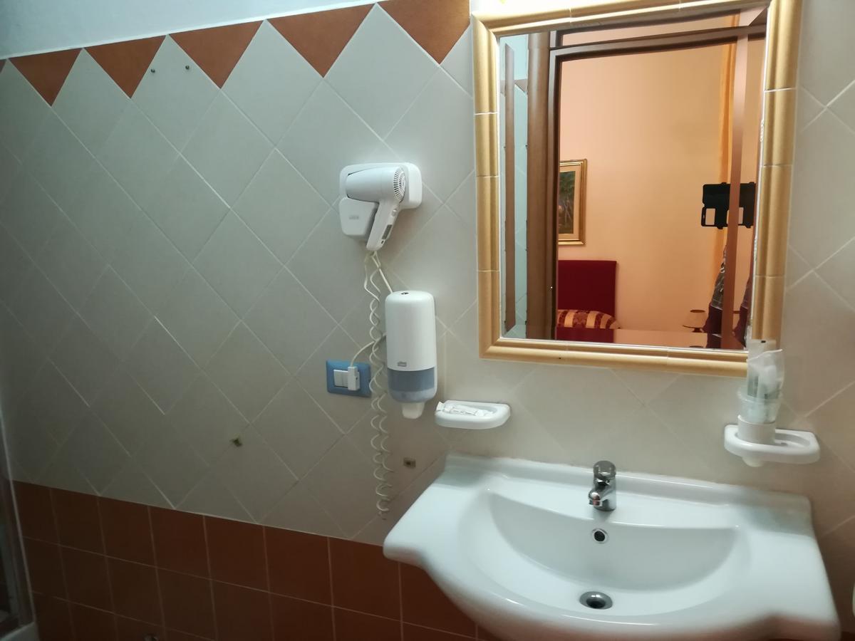Hotel La Calabrese Isola Di Capo Rizzuto Екстер'єр фото
