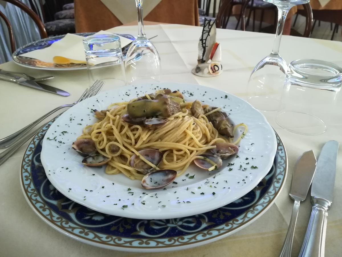 Hotel La Calabrese Isola Di Capo Rizzuto Екстер'єр фото