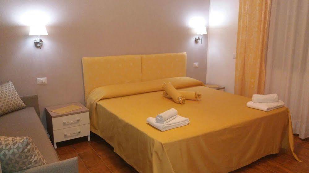 Hotel La Calabrese Isola Di Capo Rizzuto Екстер'єр фото